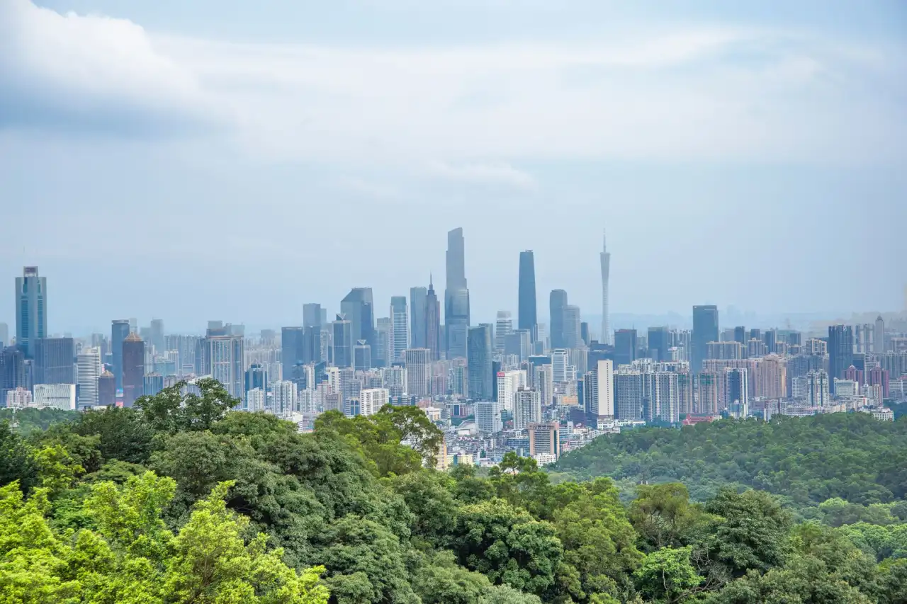 AI智能系统在厦门制造业数字化转型中的典型应用场景与成效分析