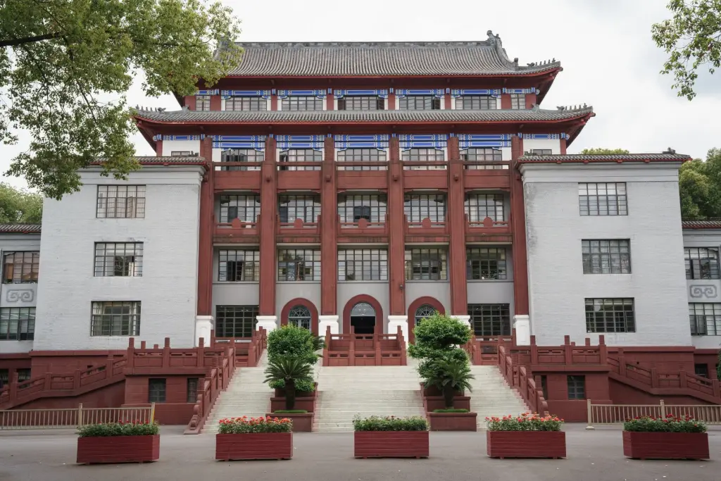 2025年人工智能与软件开发融合趋势解析