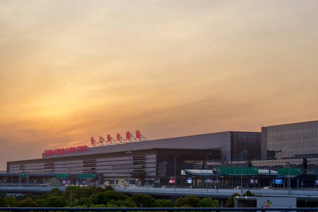 企业级软件与人工智能融合：智能系统开发项目的实施路径与风险控制